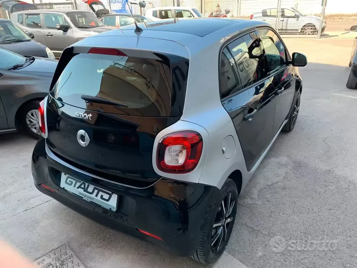 Usata Smart ForFour Passion 71 CV (52 kW) 2016 Nero Utilitaria
