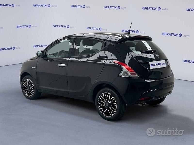 Usata Lancia Ypsilon S 70 CV (51 kW) 2024 Grigio pietra Utilitaria