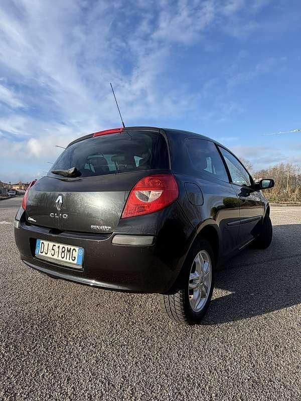Usata Renault Clio II Luxe 75 CV (55 kW) 2007 Nero Berlina