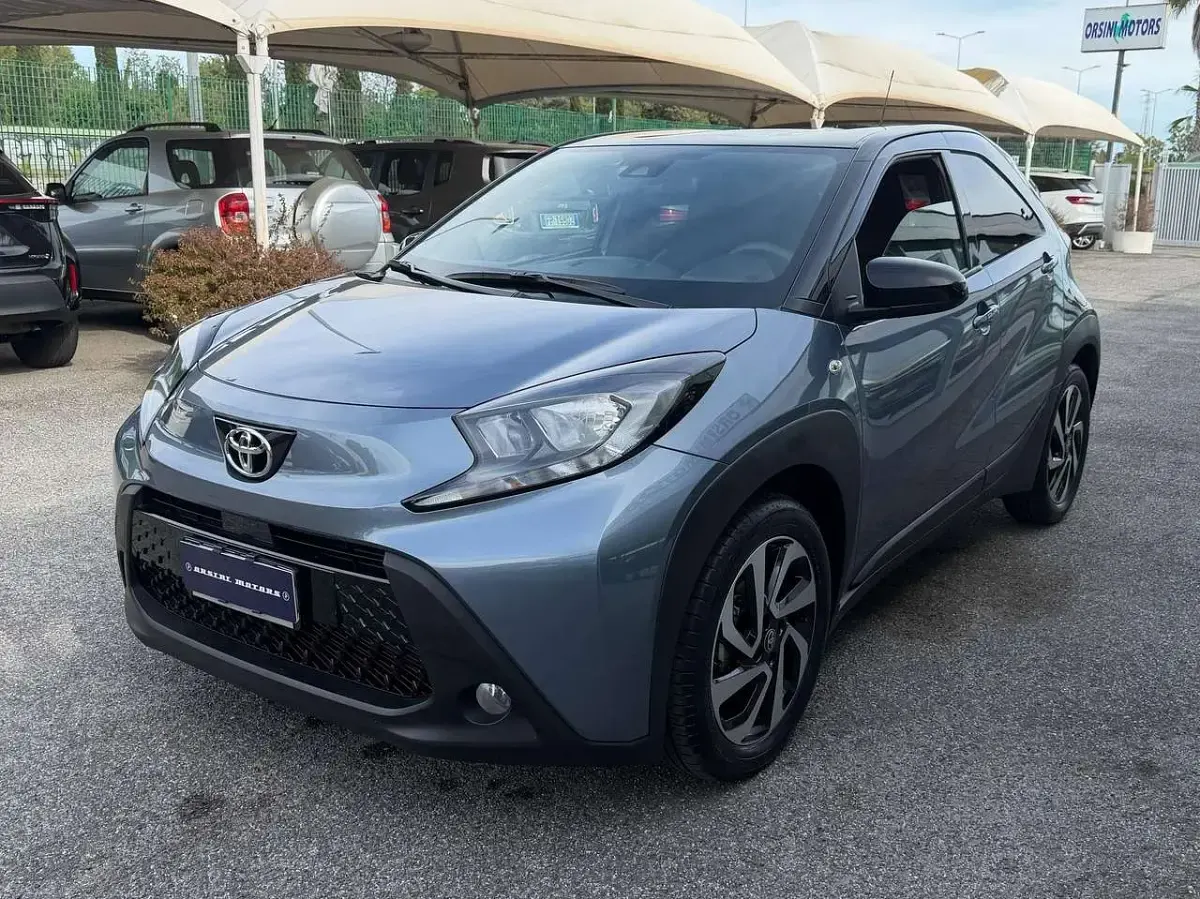 Usata Toyota Aygo X Trend 72 CV (52 kW) 2024 Grigio SUV