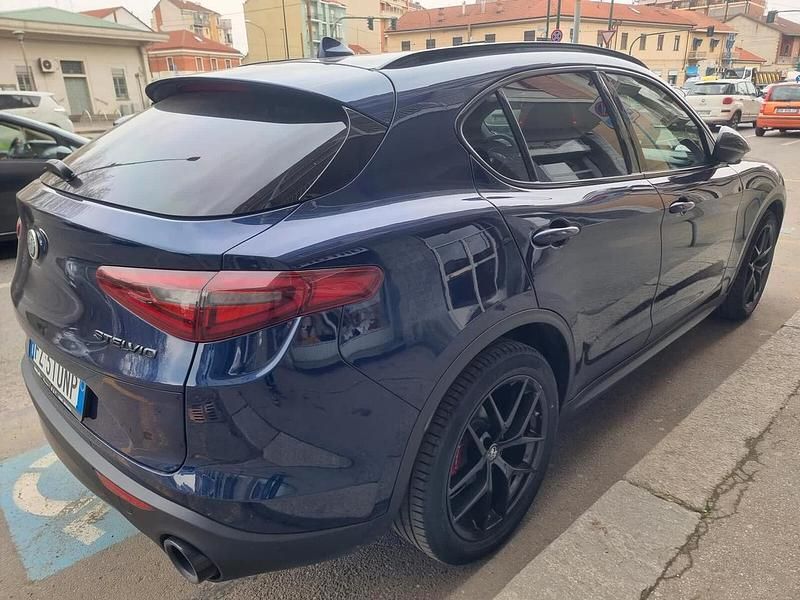Usata Alfa Romeo Stelvio Executive 190 CV (139 kW) 2019 Blu SUV