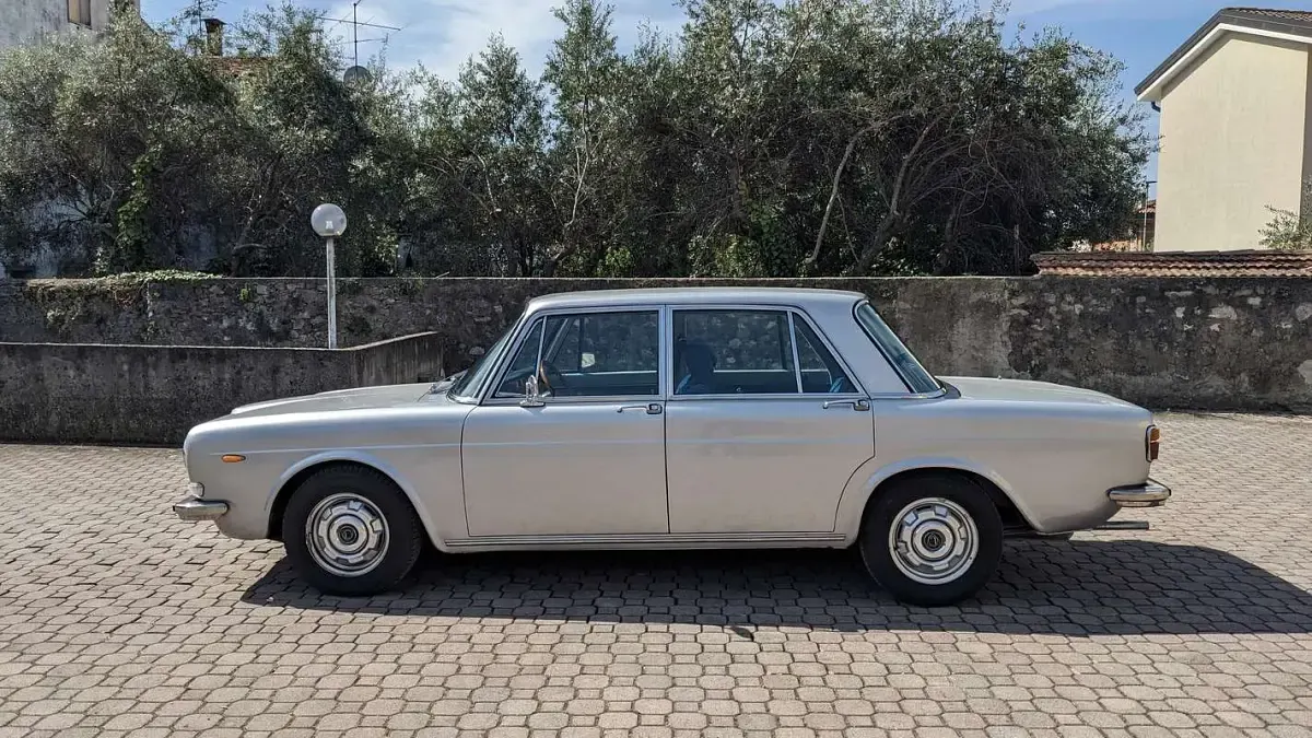 Usata Lancia 2000 126 CV (92 kW) 1973 Argento Berlina