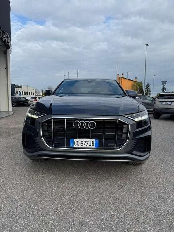 Usata Audi Q8 Sport 231 CV (169 kW) 2021 Grigio daytona SUV