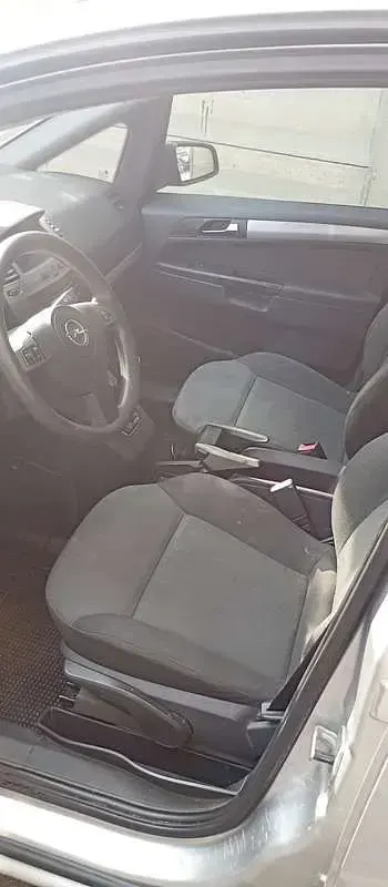 Usata Opel Zafira Club 105 CV (77 kW) 2007 Grigio Monovolume