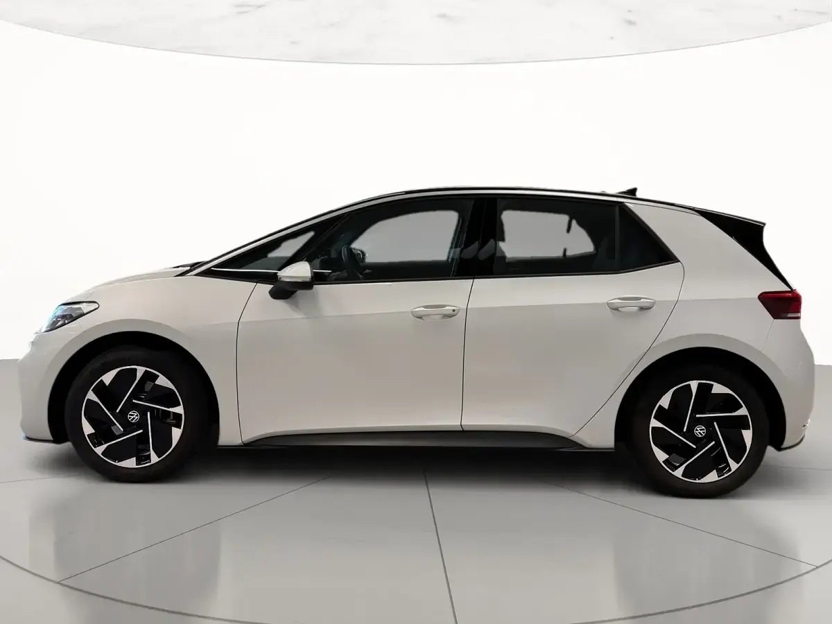 Usata VW ID.3 Pro Performance 150 kW (204 CV) 2024 Glacier white metallizzato nero Utilitaria