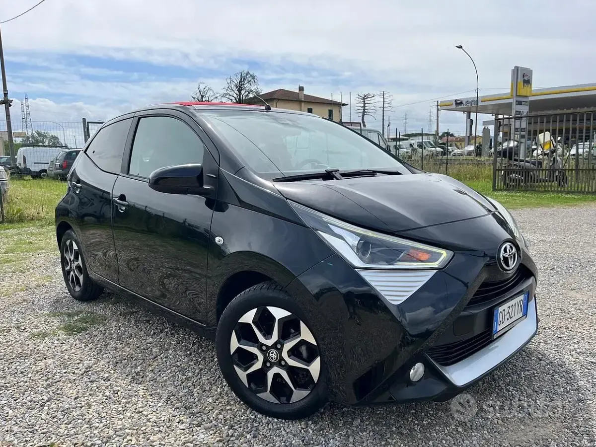 Usata Toyota Aygo Connect Style 72 CV (52 kW) 2021 Nero Utilitaria