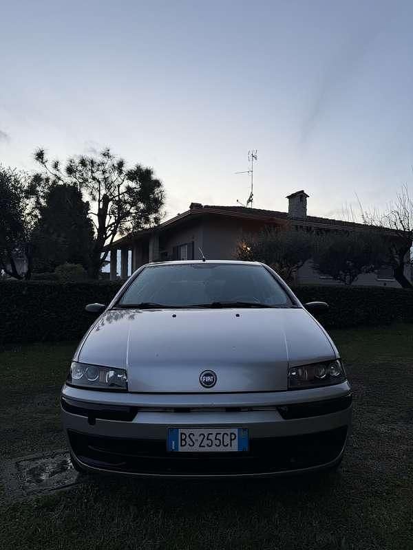 Usata Fiat Punto 60 CV (44 kW) 2001 Utilitaria