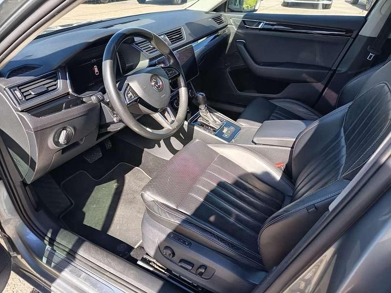 Usata Skoda Superb 190 CV (139 kW) 2020 Grigio Station wagon