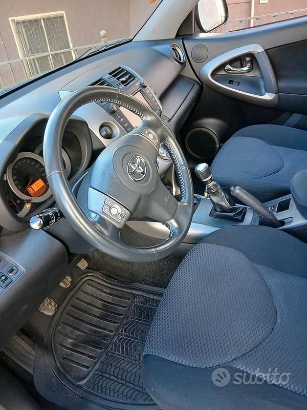 Usata Toyota RAV4 136 CV (100 kW) 2007 Grigio SUV