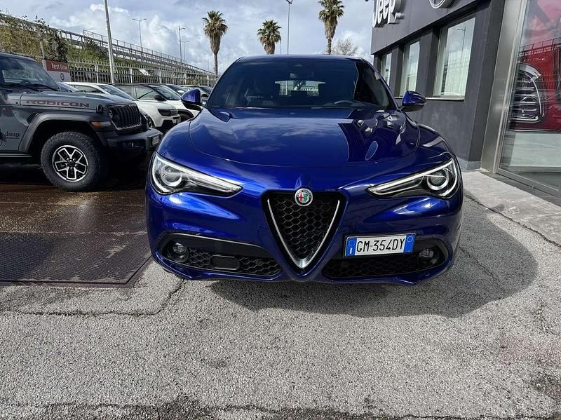 Usata Alfa Romeo Stelvio Ti 209 CV (153 kW) 2023 Blu/azzurro SUV