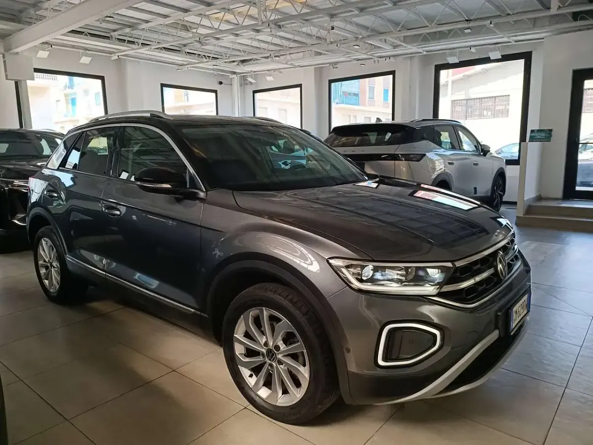 Usata VW T-Roc Style 110 CV (80 kW) 2023 Grigio SUV