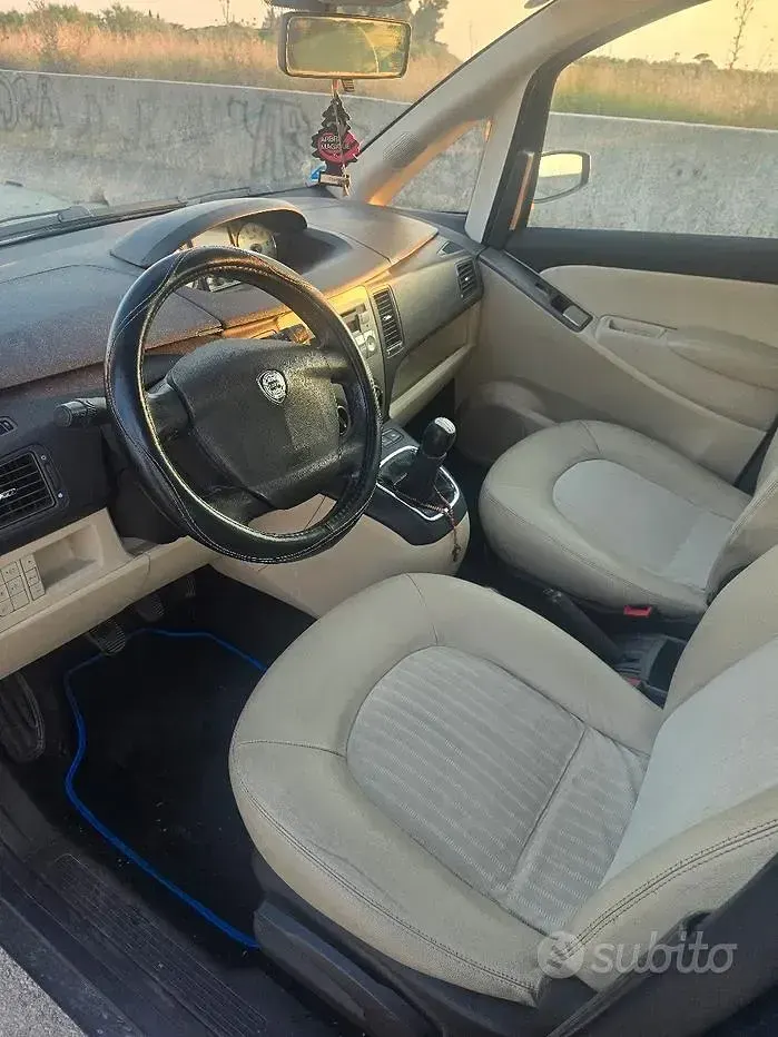 Usata Lancia Musa 101 CV (74 kW) 2007 Bluazzurro Monovolume