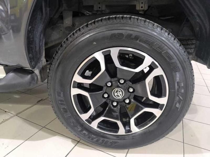 Usata Toyota HiLux 150 CV (110 kW) 2024 Grigio Pick-up