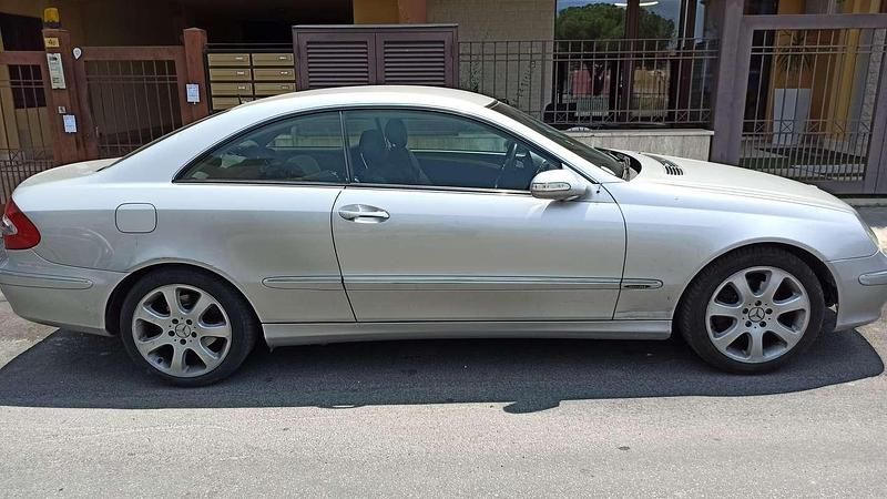 Usata Mercedes CLK270 Elegance 170 CV (125 kW) 2006 Argento Coupé