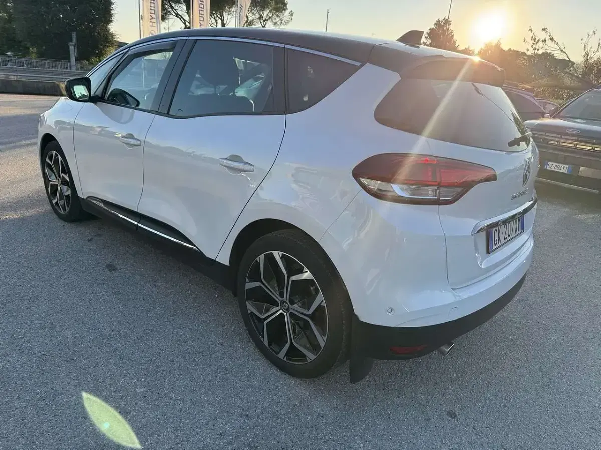 Usata Renault Scénic IV Intens 140 CV (102 kW) 2022 Bianco Monovolume
