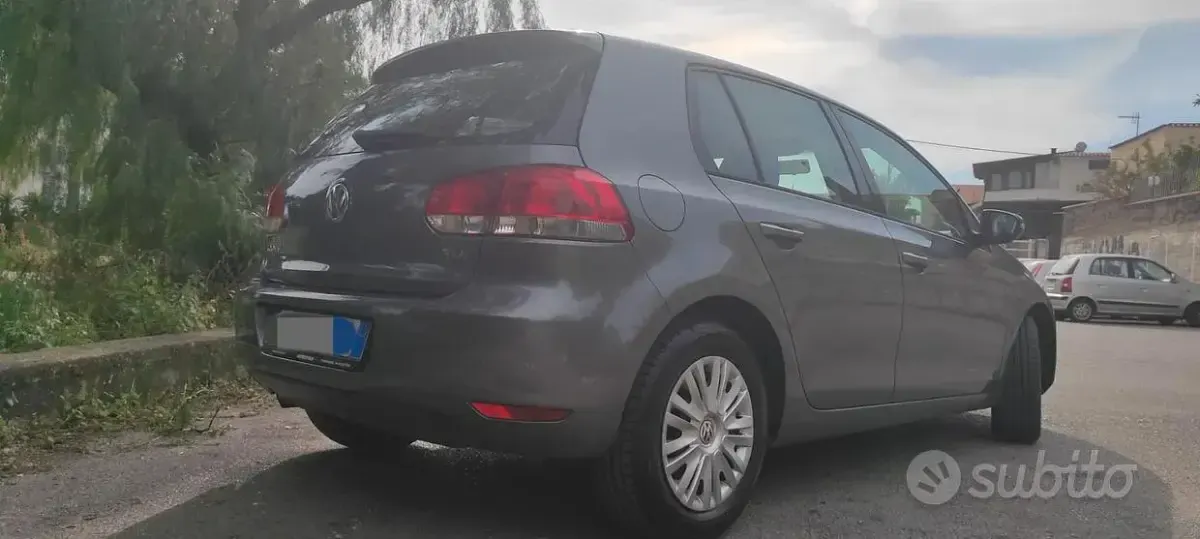 Usata VW Golf VI 102 CV (75 kW) 2010 Grigio Utilitaria