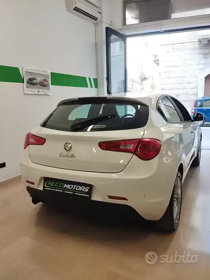 Usata Alfa Romeo Giulietta 105 CV (77 kW) 2012 Bianco Utilitaria
