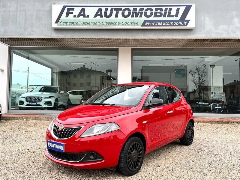 Rosso Usata 2022 Lancia Ypsilon Silver Due volumi | 9950 € (Buon prezzo) - Immagine 1/4