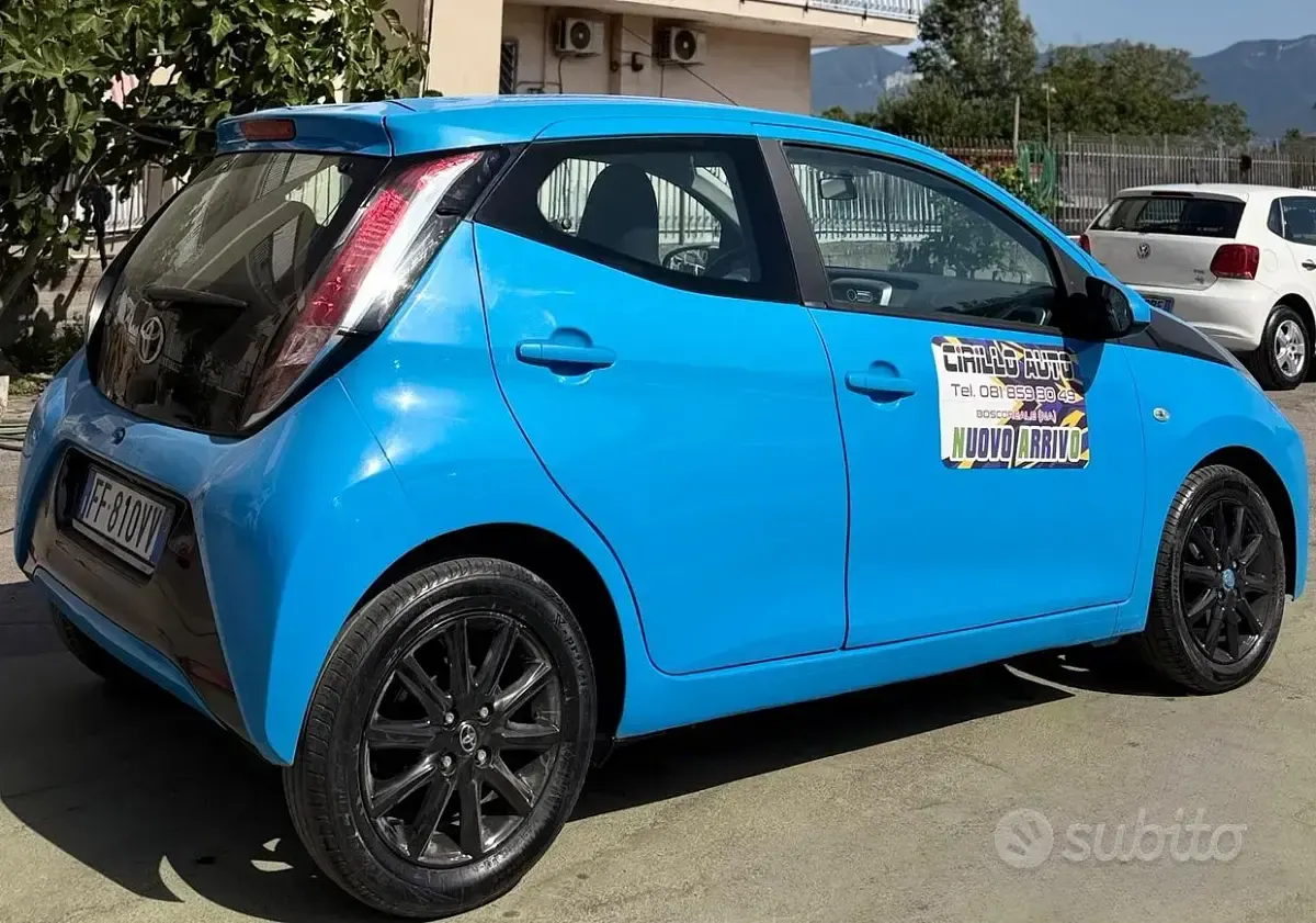 Usata Toyota Aygo 69 CV (50 kW) 2016 Bluazzurro Utilitaria