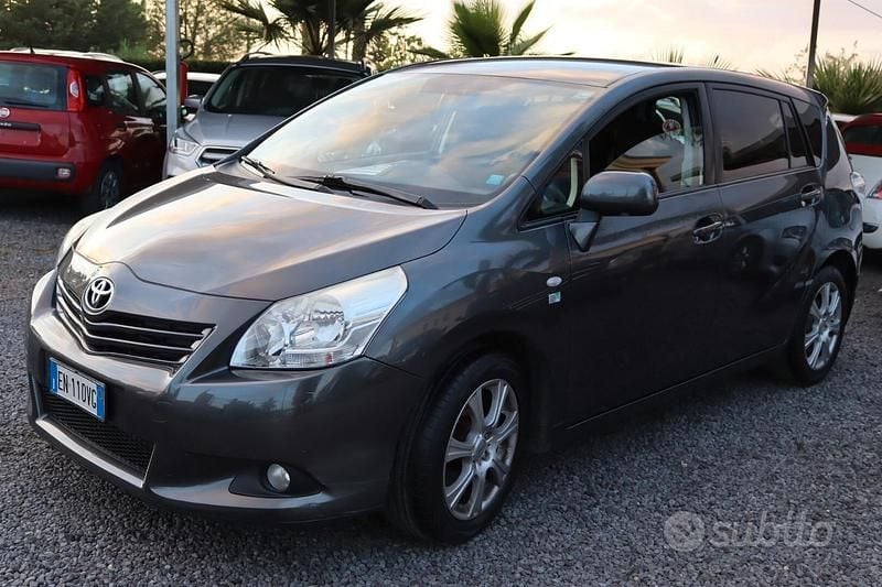 Usata Toyota Verso Sol 126 CV (92 kW) 2012 Grigio Monovolume