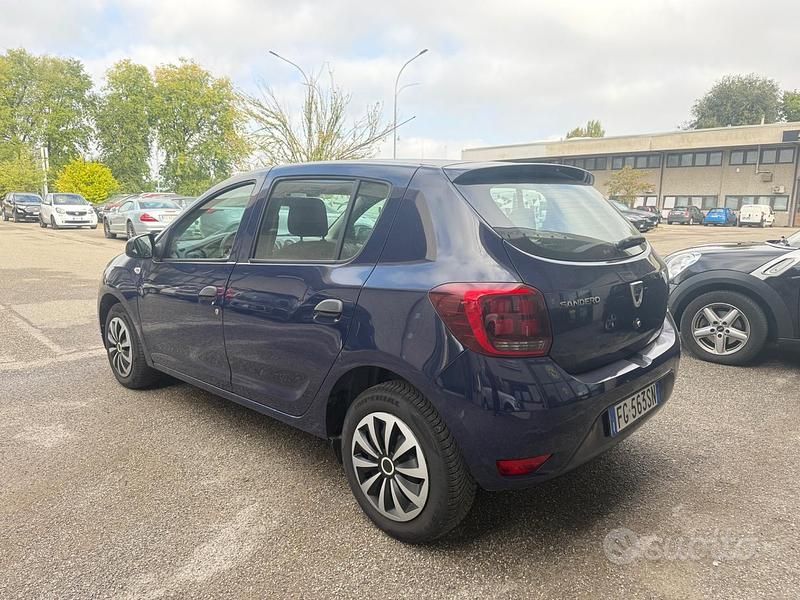 Usata Dacia Sandero Lauréate 90 CV (66 kW) 2017 Blu Berlina