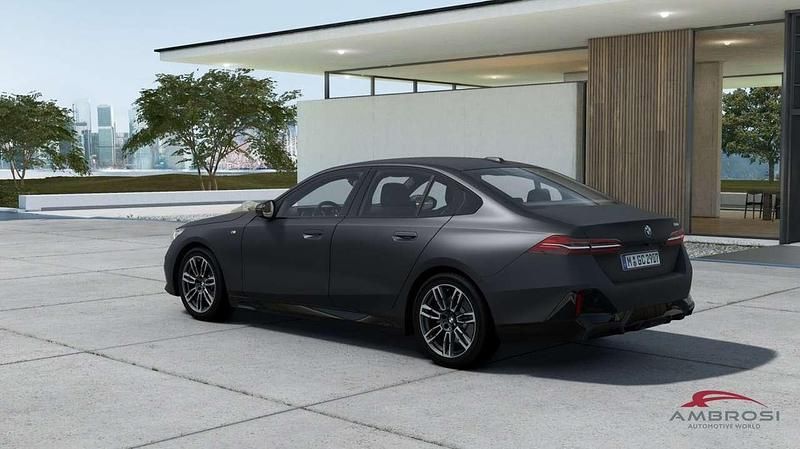 Nuova BMW 520 M Sport 190 CV (139 kW) 2025 Grigio Berlina