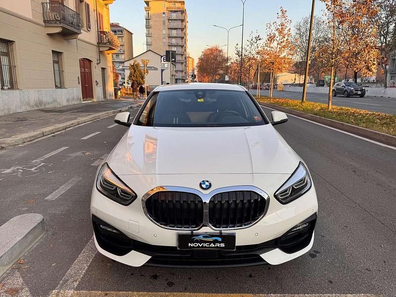 Usata BMW 116 Sport Line 116 CV (85 kW) 2021 Alpine white Utilitaria