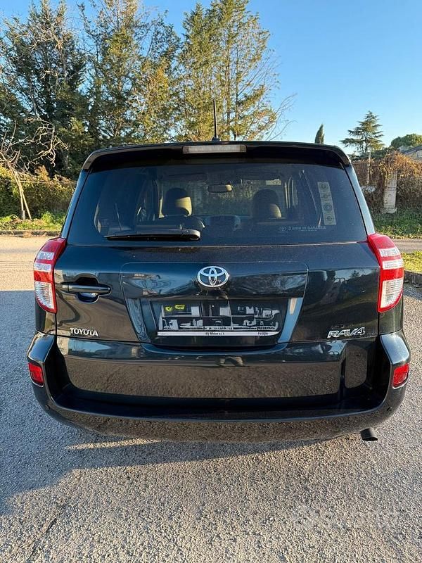 Usado Toyota RAV4 150 CV (110 kW) 2011 Negro SUV