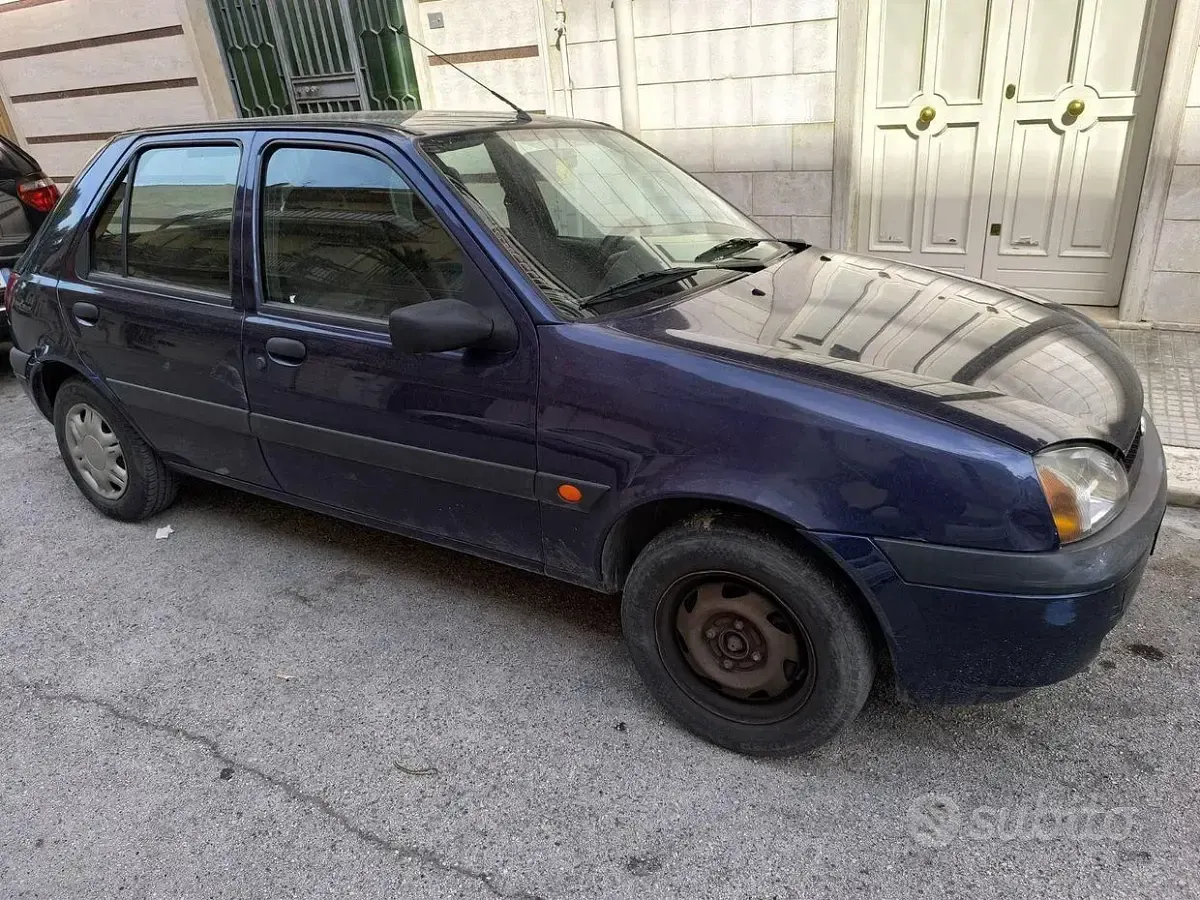 Usata Ford Fiesta 75 CV (55 kW) 2001 Blu Utilitaria