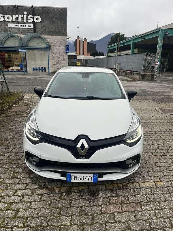 Second-hand Renault Clio IV Trophy 220 CP (161 kW) 2018 Berlinǎ