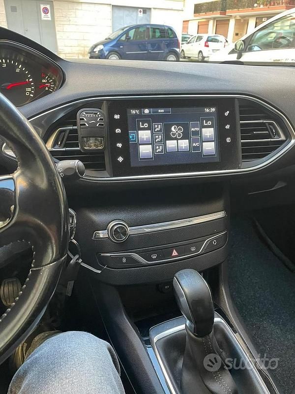 Usata Peugeot 308 Business-Line 100 CV (73 kW) 2015 Grigio Berlina