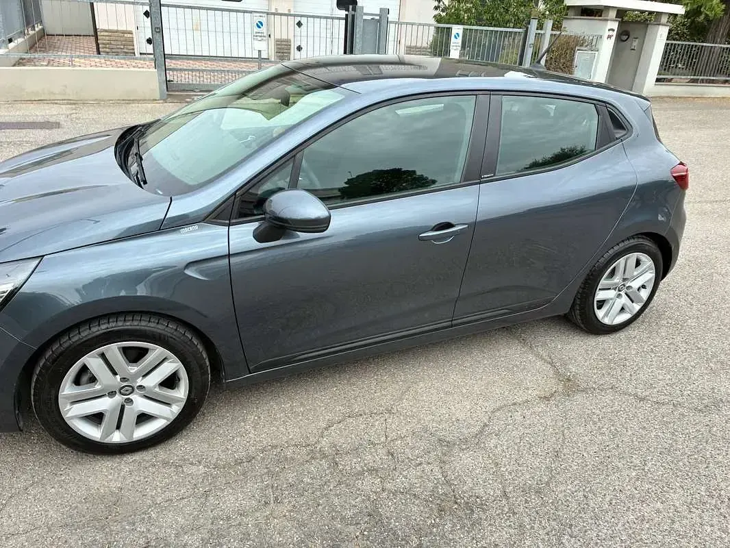 Usata Renault Clio V Zen 91 CV (66 kW) 2021 Grigio Berlina