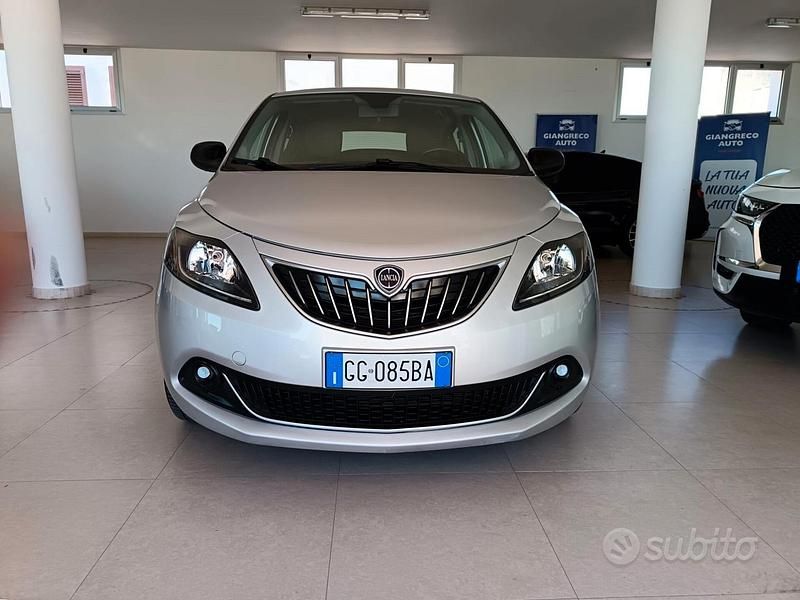 Usata Lancia Ypsilon Gold 69 CV (50 kW) 2021 Grigio Utilitaria