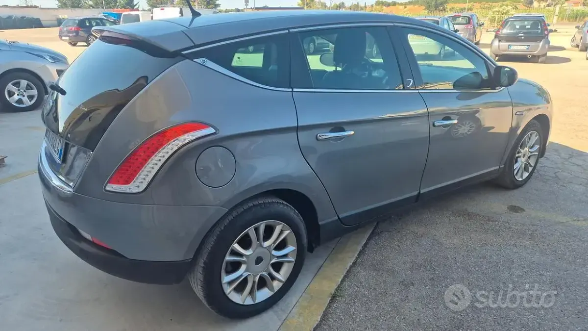 Usata Lancia Delta Gold 120 CV (88 kW) 2012 Grigio Utilitaria