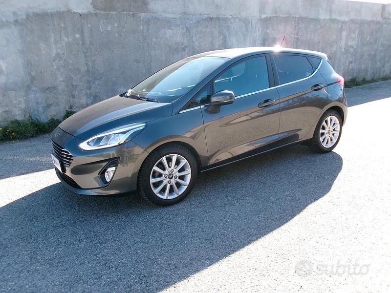 Usata Ford Fiesta Vignale 100 CV (73 kW) 2019 Grigio Berlina