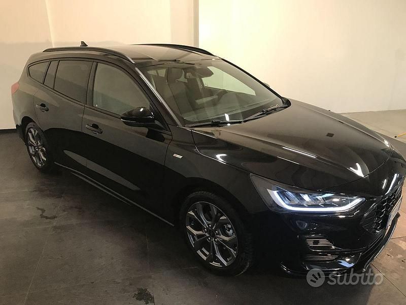 Usata Ford Focus ST-Line 120 CV (88 kW) 2022 Nero Station wagon