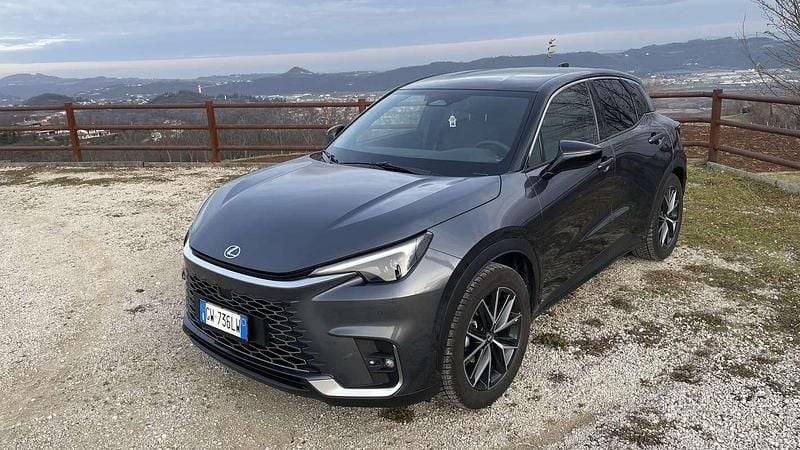 Usata Lexus LBX 91 CV (66 kW) 2024 Grigio SUV