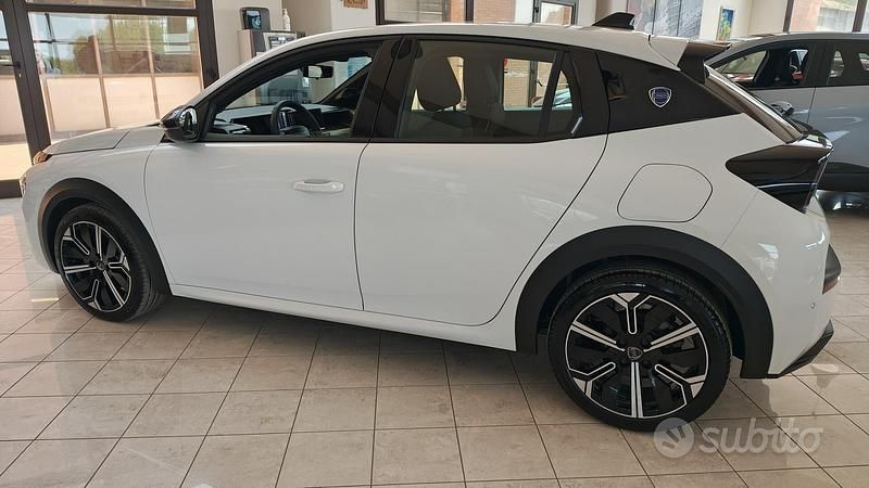 Nuova Lancia Ypsilon 100 CV (73 kW) 2025 Bianco Utilitaria