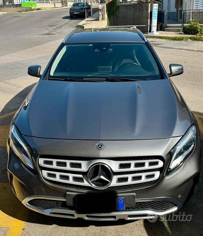 Usata Mercedes GLA200 136 CV (100 kW) 2017 Grigio SUV