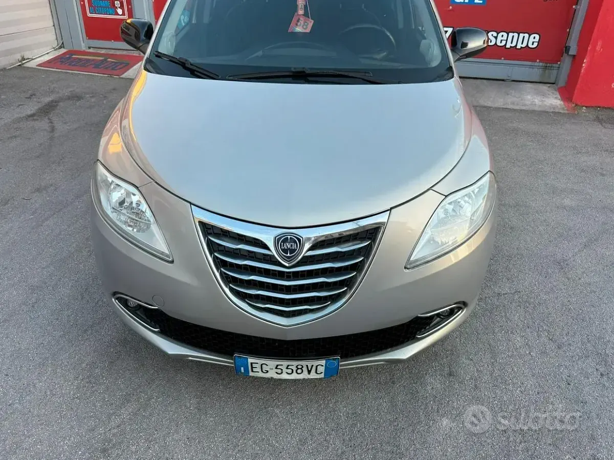 Usata Lancia Ypsilon Platinum 95 CV (69 kW) 2011 Grigio Utilitaria