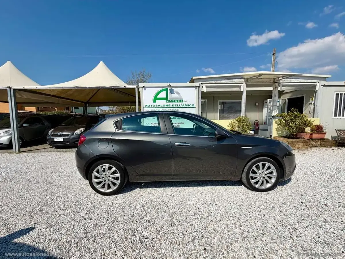 Usata Alfa Romeo Giulietta Exclusive 105 CV (77 kW) 2015 Gray Utilitaria