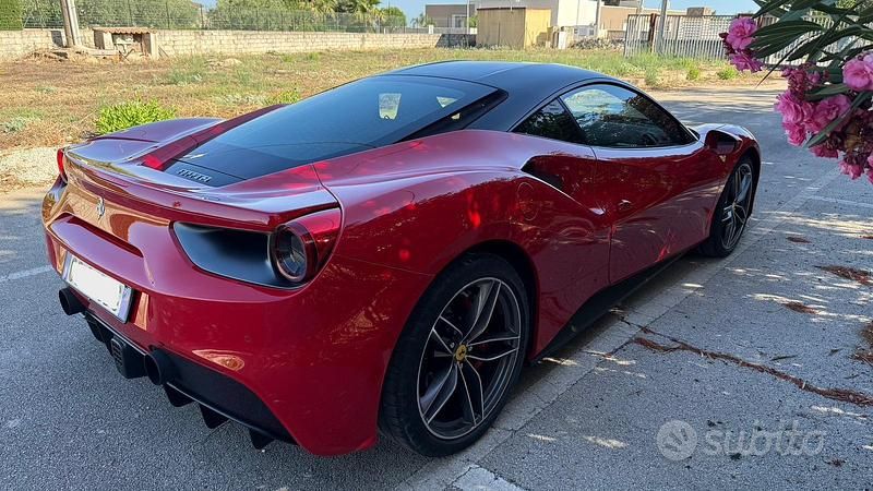 Usata Ferrari 488 670 CV (492 kW) 2018 Rosso Coupé