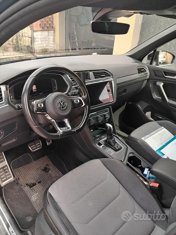Usata VW Tiguan R-line 150 CV (110 kW) 2019 Nero SUV