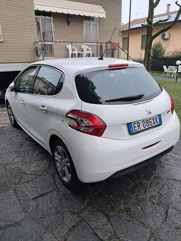 Usata Peugeot 208 Allure 82 CV (60 kW) 2013 Bianco Utilitaria