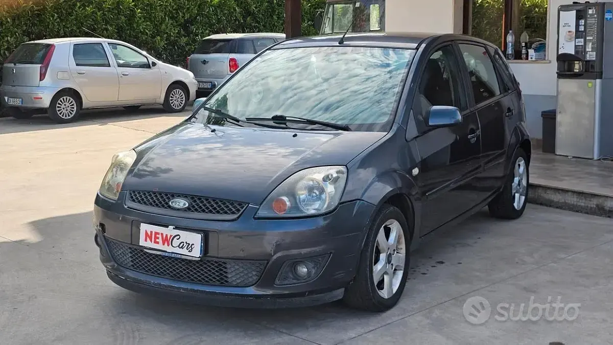 Second-hand Ford Fiesta Ghia 68 CP (50 kW) 2007 Gri Hatchback
