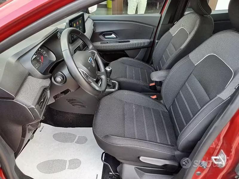 Usata Dacia Sandero 101 CV (74 kW) 2022 Bordeaux Berlina