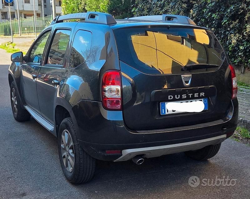 Usata Dacia Duster Lauréate 110 CV (80 kW) 2015 Grigio SUV