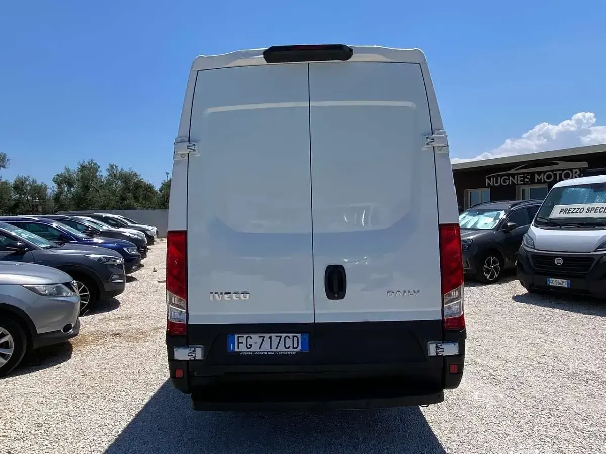 Usata Iveco Daily 145 CV (106 kW) 2016 Bianco Furgone