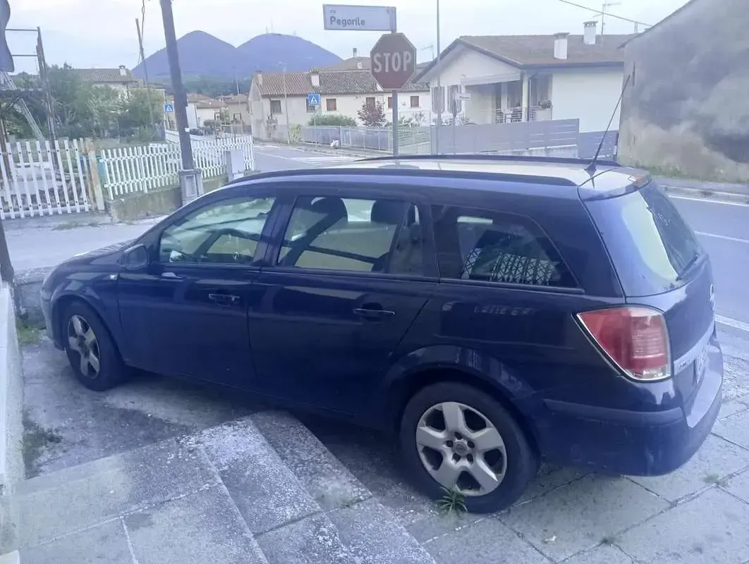 Usata Opel Astra Elegance 101 CV (74 kW) 2006 Station wagon