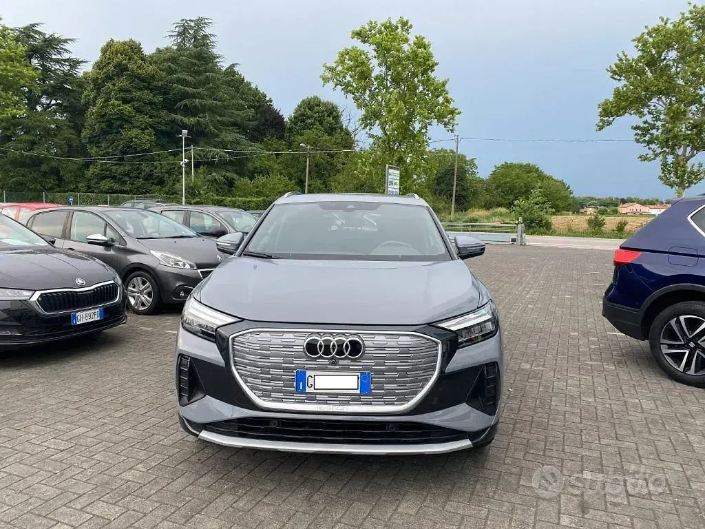 Usata Audi Q4 e-tron Business 150 kW (204 CV) 2023 Grigio SUV